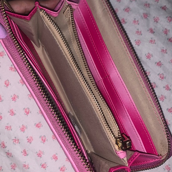 Super roomy/big and cute hot pink clutch wallet💓 - Picture 6 of 7